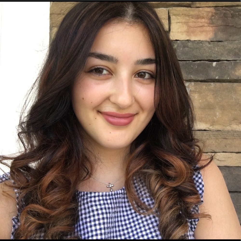 Meet your Posher, Evangelia